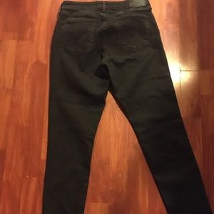 Levi’s 811 curvy skinny jeans